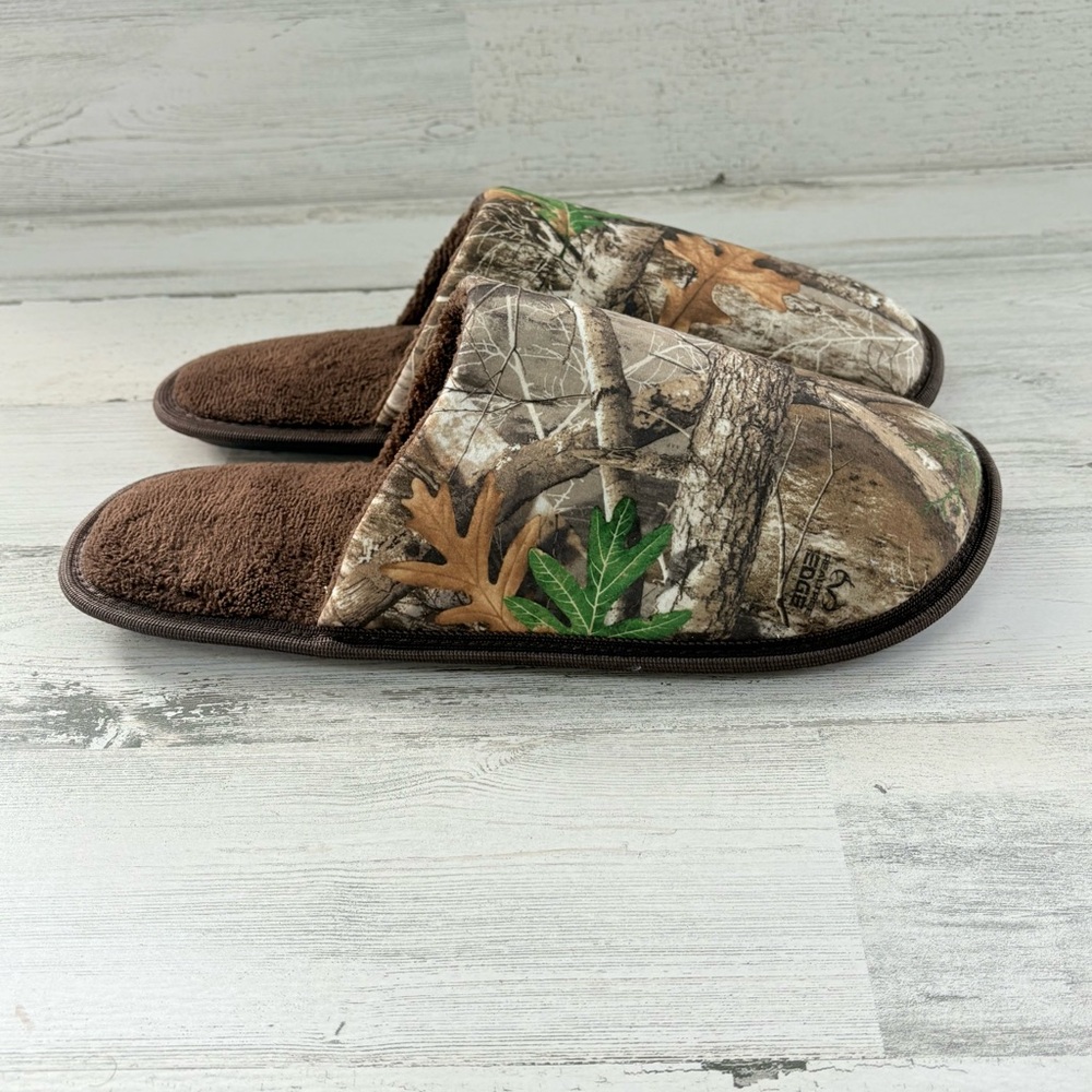 Realtree Edge Men’s Size 9-10 Closed Toe Slide Slippers In Camo/Brown Lining